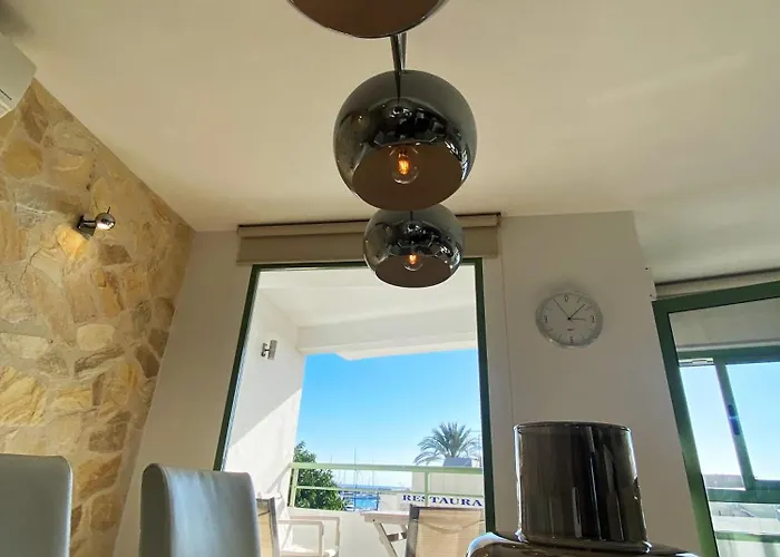 Spacious Comfortable Luxury 2 Bed/2 Bath Port 公寓 *