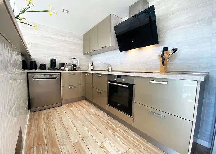 Spacious Comfortable Luxury 2 Bed/2 Bath Port *