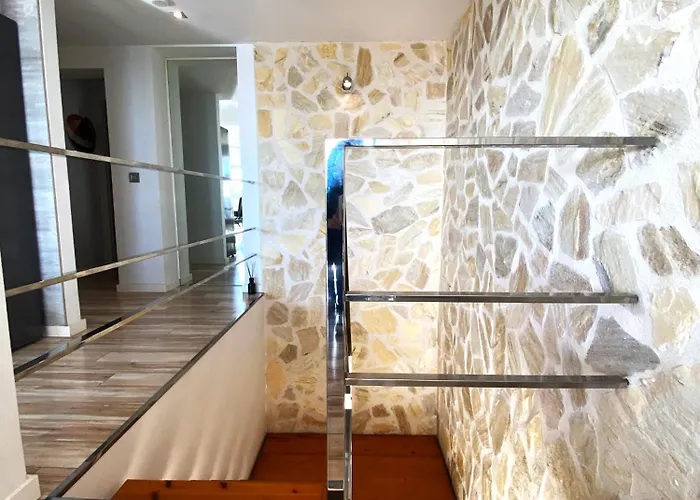 Spacious Comfortable Luxury 2 Bed/2 Bath Port 公寓 *