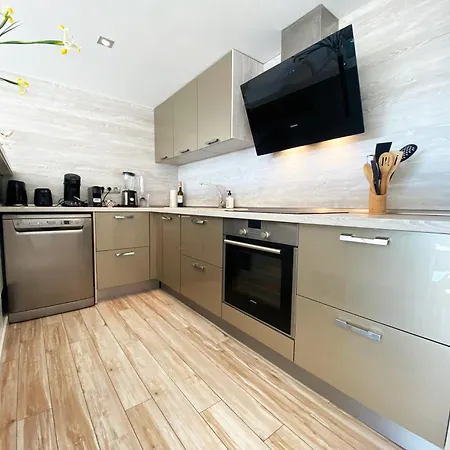 Spacious Pet Friendly Luxury 2 Bed 2 Bath Calpe Port Apartment With Private Parking *