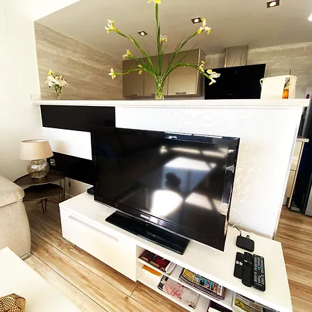 Spacious Pet Friendly Luxury 2 Bed 2 Bath Calpe Port Apartment With Private Parking דירה *